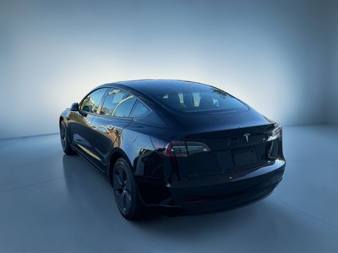 Used 2021 Tesla Model 3 Standard Range Plus image 2
