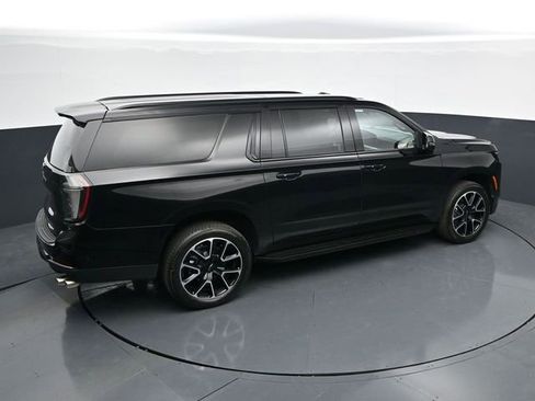 Used 2025 Chevrolet Suburban RST w/ Comfort Package AWD/4WD image 30