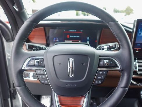 Used 2022 Lincoln Navigator Reserve AWD/4WD image 12