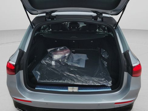 New 2026 Mercedes-Benz E 53 AMG e 4MATIC Wagon image 5