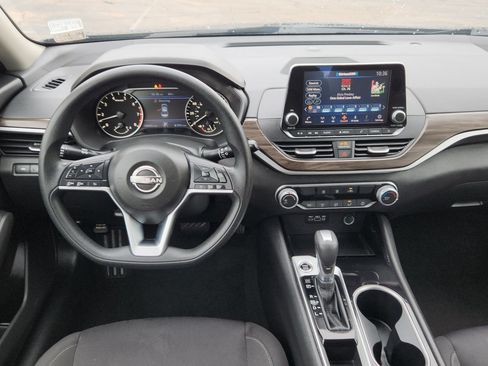 Used 2024 Nissan Altima 2.5 SV FWD image 25