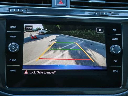 Used 2022 Volkswagen Tiguan SE image 22