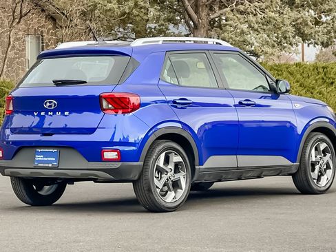 Certified 2025 Hyundai Venue SEL image 4