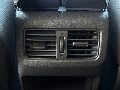 Used 2025 Nissan Rogue S AWD/4WD image 19