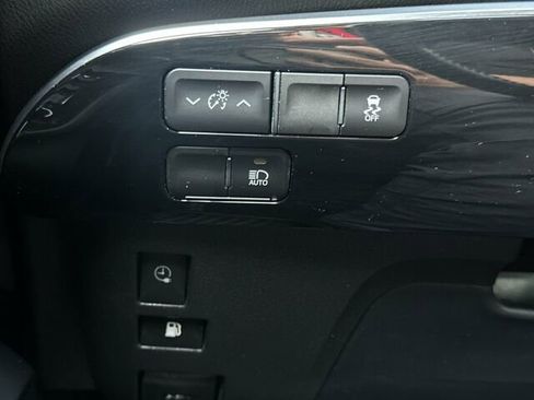 Used 2019 Toyota Prius Prime Premium image 32