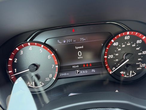 Used 2025 Nissan Frontier Pro-X image 2