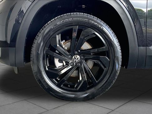 Used 2023 Volkswagen Atlas SE w/ Black Wheel Package AWD/4WD image 11