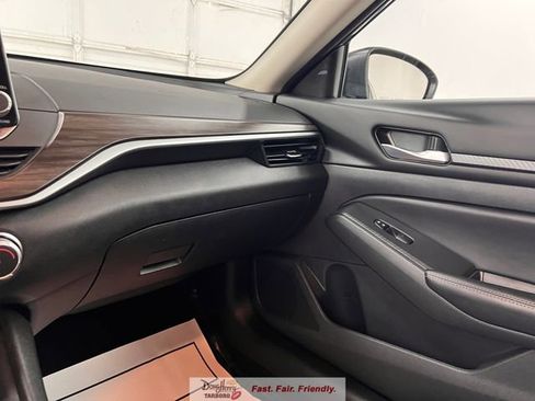 Used 2025 Nissan Altima 2.5 SV FWD image 39