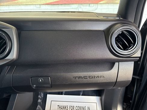 Used 2020 Toyota Tacoma TRD Off-Road w/ Technology Package AWD/4WD image 15
