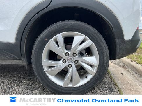 Used 2025 Buick Encore GX Preferred AWD/4WD image 9