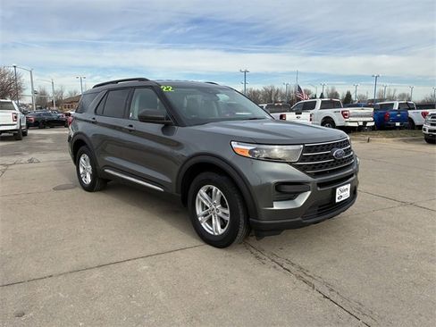 Certified 2022 Ford Explorer XLT image 2