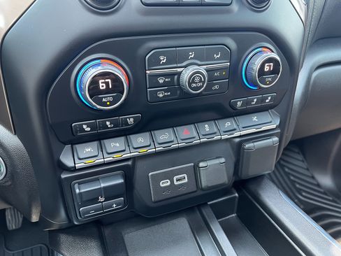 Used 2021 Chevrolet Silverado 1500 High Country w/ Technology Package image 17