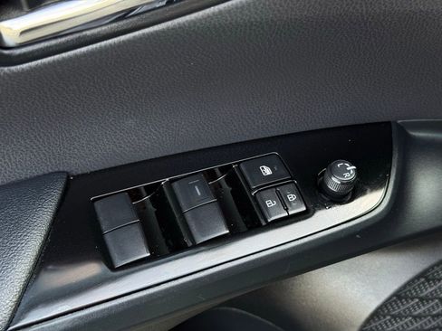 Used 2022 Toyota Prius Prime XLE FWD image 21