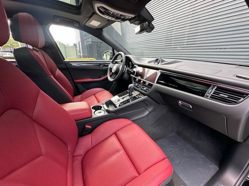 Used 2026 Porsche Macan AWD/4WD image 41