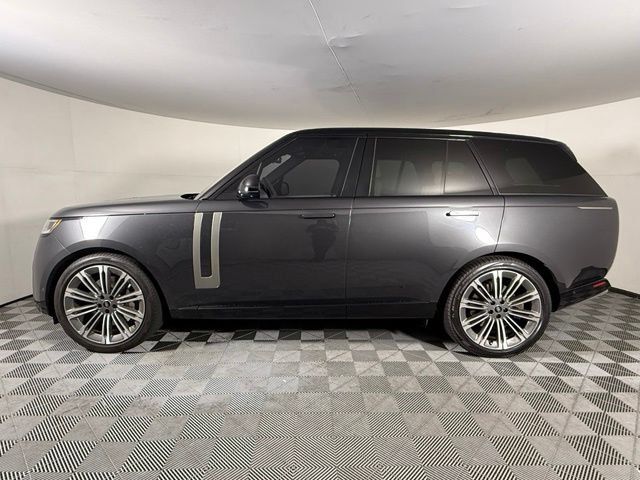 Used 2023 Land Rover Range Rover SE AWD/4WD image 3