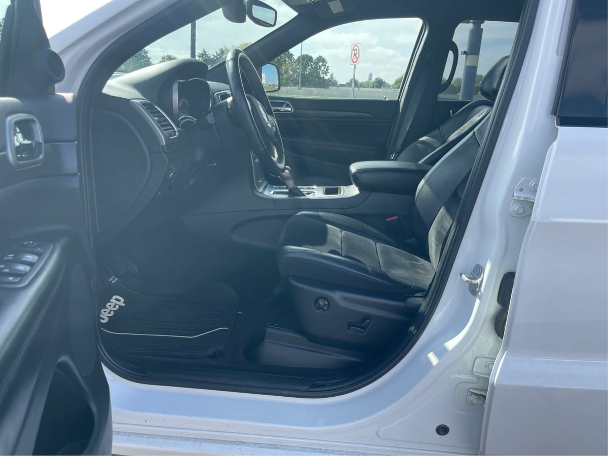 Used 2018 Jeep Grand Cherokee Altitude AWD/4WD image 9