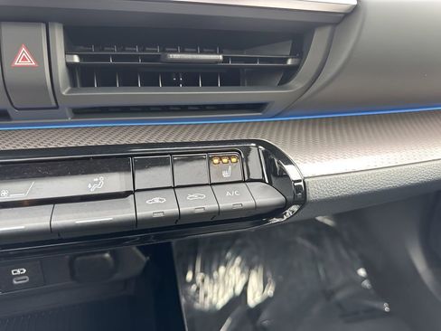 Used 2025 Toyota Prius XLE image 21