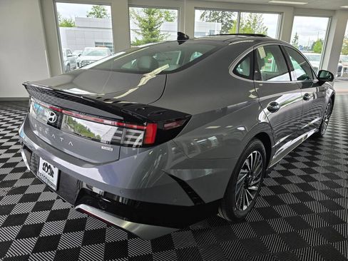 New 2026 Hyundai Sonata Limited FWD image 3