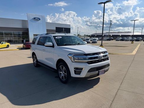 Certified 2024 Ford Expedition Limited AWD/4WD image 3