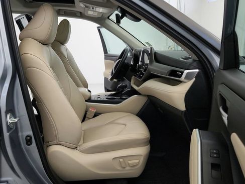 Certified 2024 Toyota Highlander XLE FWD image 51