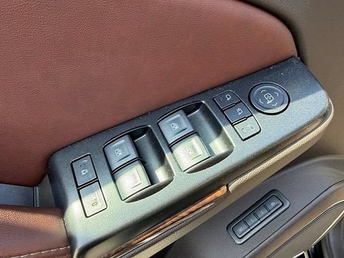 Used 2020 Chevrolet Tahoe Premier AWD/4WD image 11