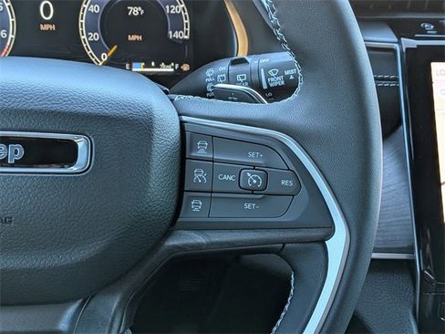 New 2025 Jeep Grand Cherokee Limited w/ Black Appearance Package image 29