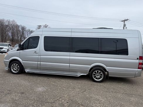 Used 2009 Dodge Sprinter 2500 RWD image 9