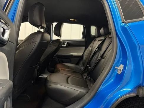 Used 2025 Jeep Compass Limited AWD/4WD image 12
