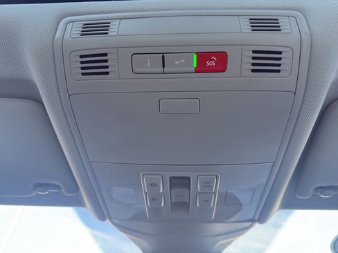 Used 2023 Volkswagen Jetta SE w/ Panoramic Sunroof Package image 27