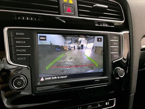 Used 2017 Volkswagen Golf R 4-Door image 23