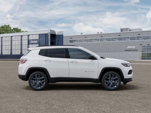 New 2026 Jeep Compass Latitude AWD/4WD image 21