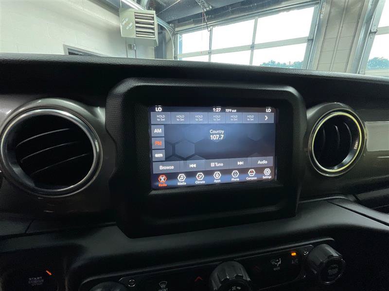 Used 2018 Jeep Wrangler Unlimited Sahara AWD/4WD image 17