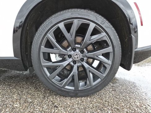 Used 2025 Toyota Crown Signia w/ Advanced Technology Package image 9