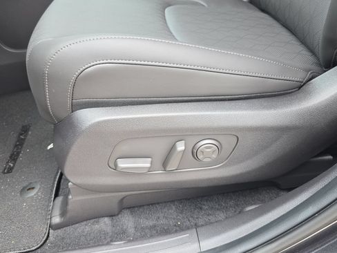 New 2027 Kia Carnival FWD image 21