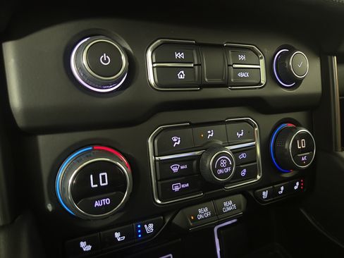 Certified 2024 Chevrolet Tahoe High Country w/ Advanced Technology Package AWD/4WD image 29