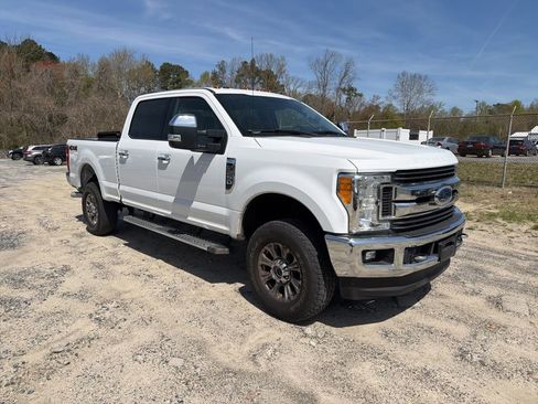 Used 2017 Ford F250 XLT w/ XLT Premium Package image 7