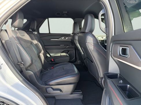 Used 2025 Ford Explorer ST image 10