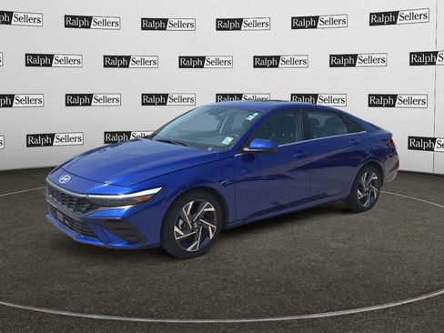 Used 2024 Hyundai Elantra SEL w/ Convenience Package FWD image 2