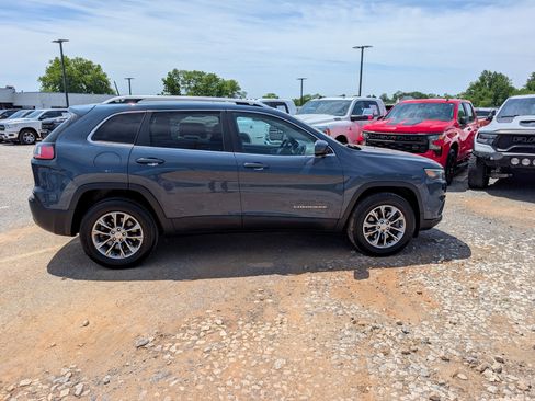 Used 2019 Jeep Cherokee Latitude Plus w/ Comfort/Convenience Group AWD/4WD image 6