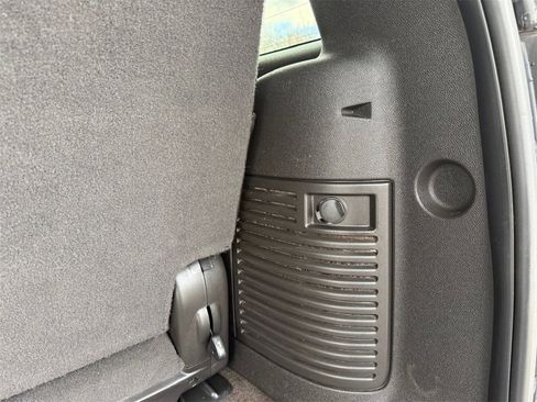 Used 2011 GMC Yukon Denali image 45