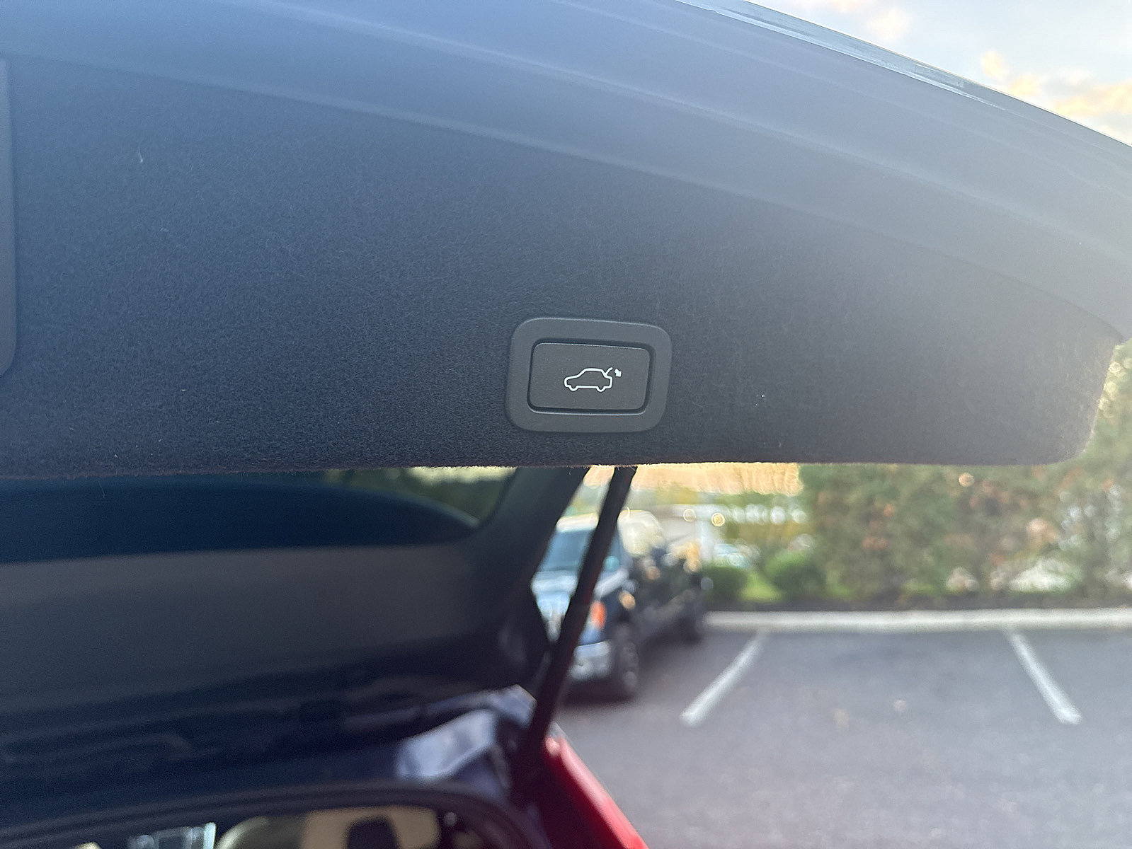 Used 2016 Volvo XC60 T6 w/ Proximity Package AWD/4WD image 26