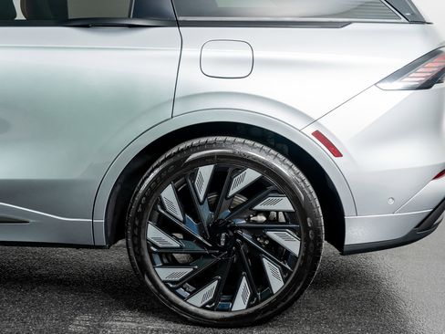 Used 2024 Lincoln Nautilus Black Label w/ Jet Appearance Package (87T) image 16