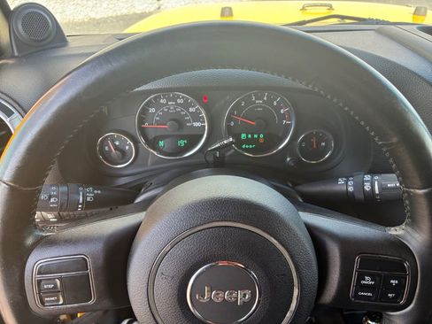 Used 2011 Jeep Wrangler Rubicon w/ PWR Convenience Group image 8