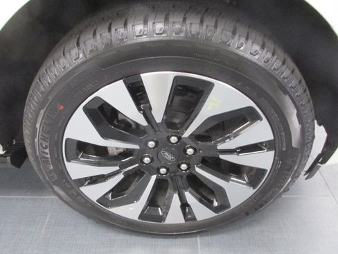 New 2025 Ford Expedition Platinum image 14