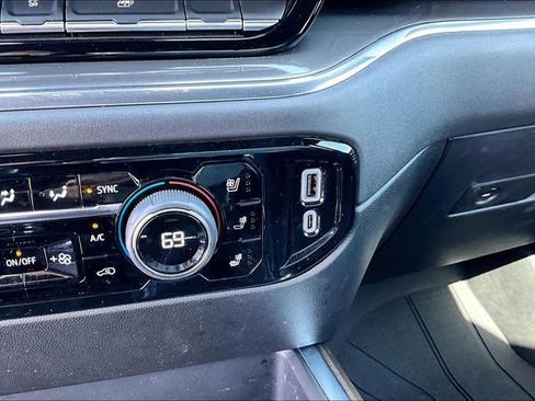 Used 2024 Chevrolet Silverado 1500 High Country w/ Technology Package AWD/4WD image 23