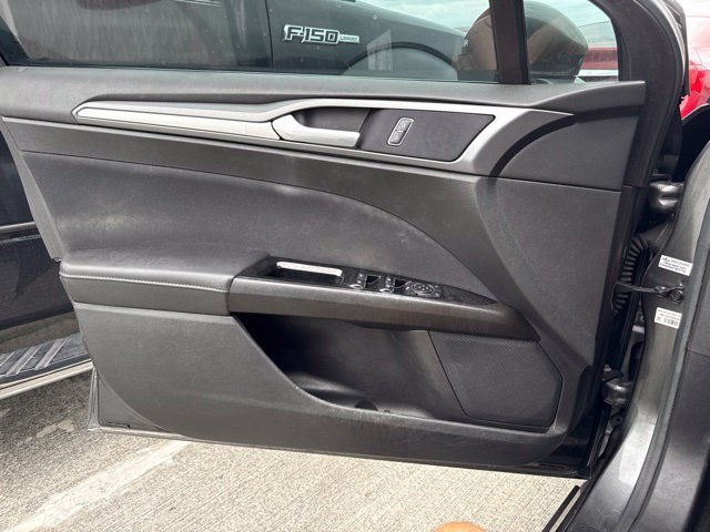Used 2016 Ford Fusion SE FWD image 12