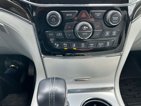 Used 2019 Jeep Grand Cherokee Summit AWD/4WD image 29