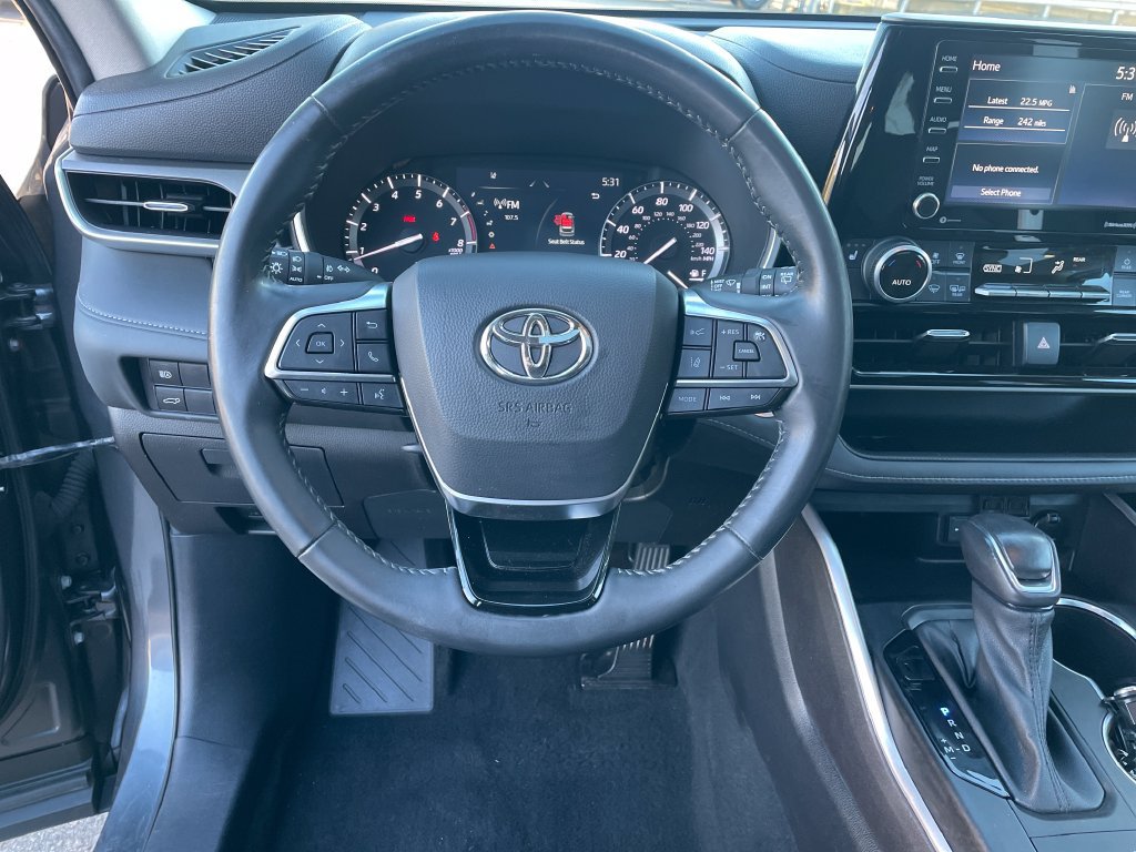 Used 2021 Toyota Highlander XLE AWD/4WD image 13