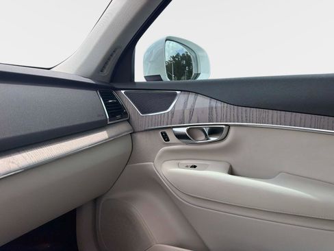 Certified 2025 Volvo XC90 T8 Plus w/ Protection Package Premier AWD/4WD image 20