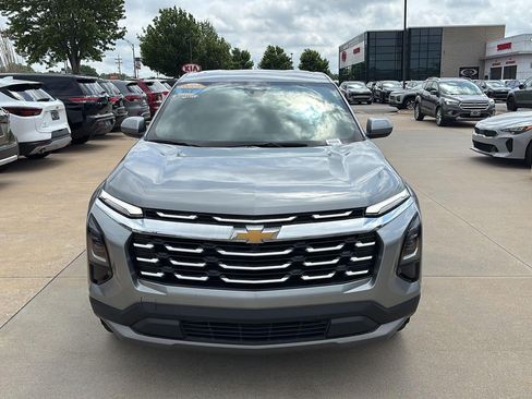 Used 2025 Chevrolet Equinox LT AWD/4WD image 2